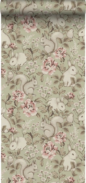 Kinderzimmer mit Rattanmöbeln, floraler Tapete und Girlande