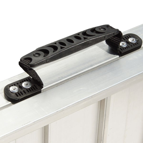 Griff an einer Aluminiumrampe