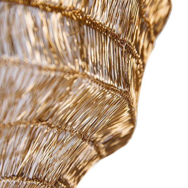 Detailansicht einer Lampe aus Metalldraht