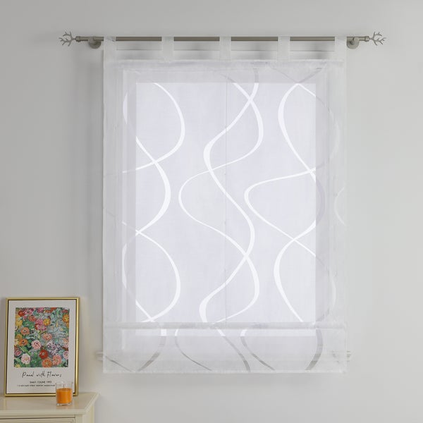 Transparente Scheibengardine mit Schlaufenaufhängung und wellenförmigem Muster vor einem Fenster.