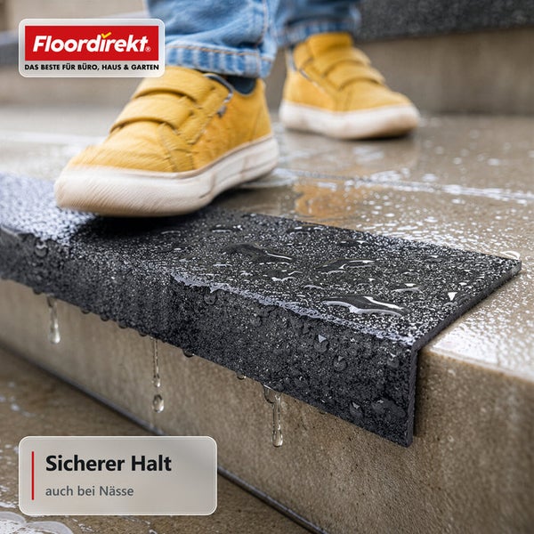 Antirutschbelag für Treppenkanten von Floordirekt, sorgt für sicheren Halt bei Nässe im Außenbereich.