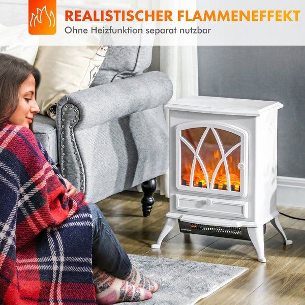 Freistehender Elektrokamin in Optik eines Kaminofens mit realistischem Flammeneffekt und zuschaltbarer Heizfunktion in einem gemütlichen Wohnzimmer