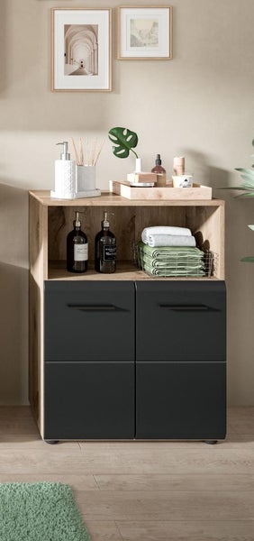 Moderner Badezimmer-Unterschrank in Holzoptik mit schwarzen Fronten, einem offenen Fach für Handtücher und zwei Türen.