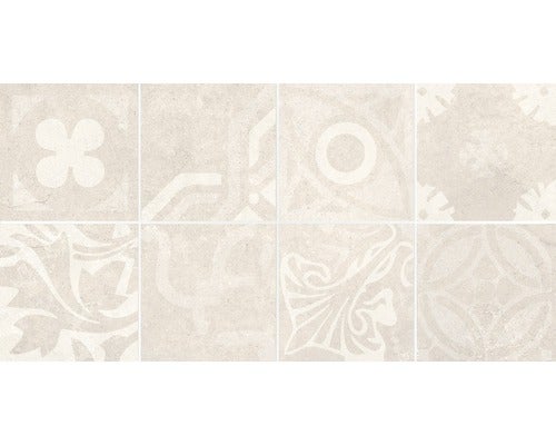 Acht beige gemusterte Bodenfliesen