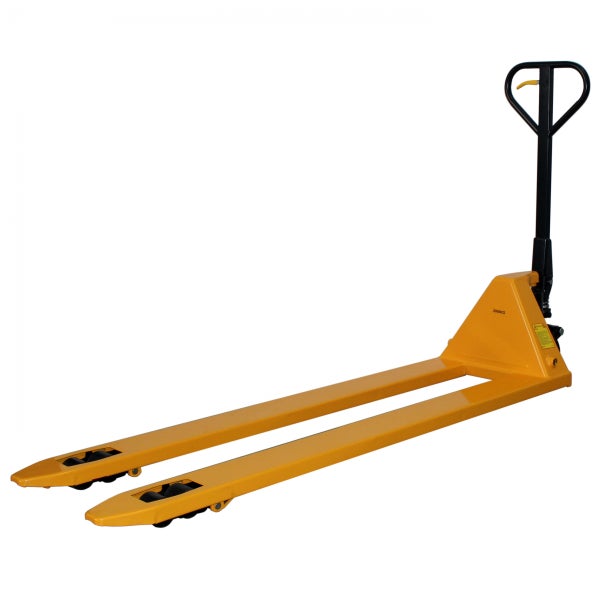 Gelber Gabelhubwagen für den Transport von Paletten