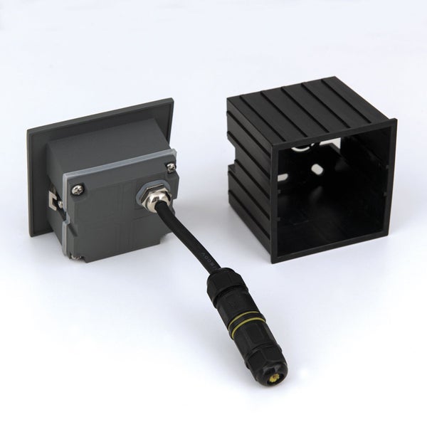 Quadratische Wandleuchte für den Außenbereich mit Lamellen