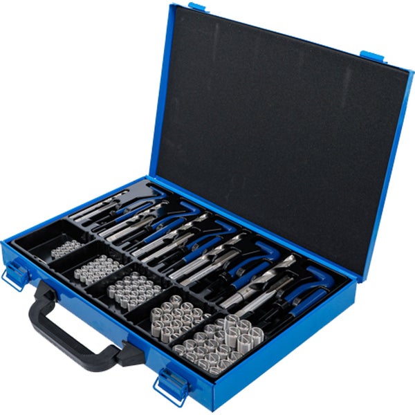 Gewindereparatur Satz in geöffnetem Werkzeugkasten