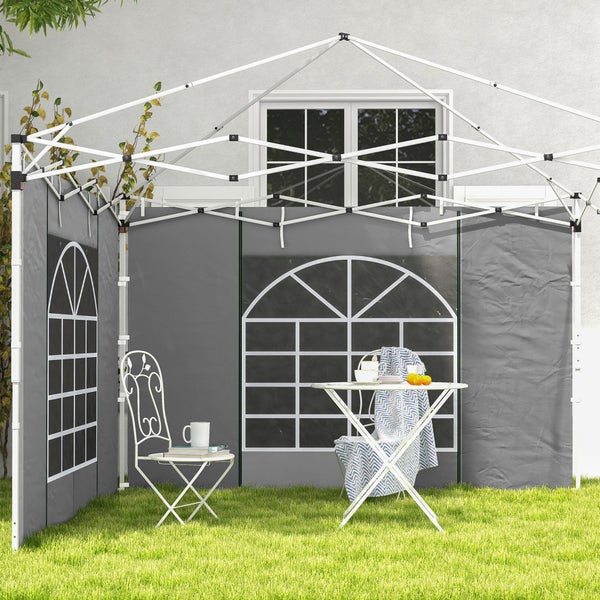 Grauer Faltpavillon mit Seitenteilen und Bogenfenstern auf grünem Rasen eingerichtet mit weißem Bistrotisch und Stuhl aus Metall.