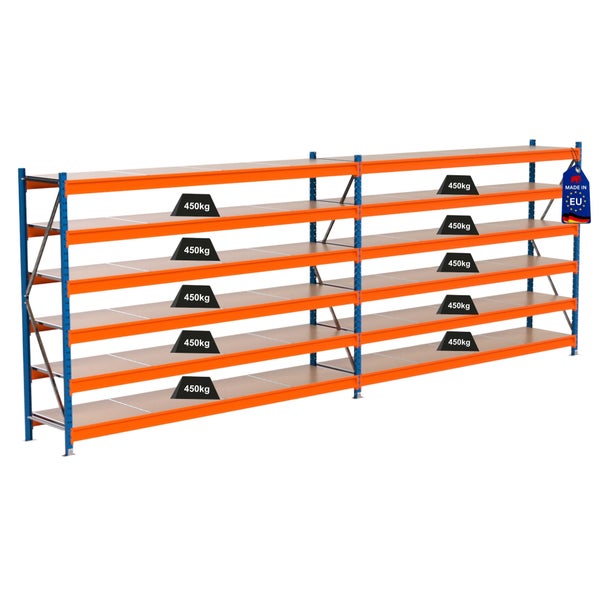 Zwei Lagerregale mit jeweils fünf Böden und einer Traglast von 450 Kilogramm sowie ein Made in EU Siegel.