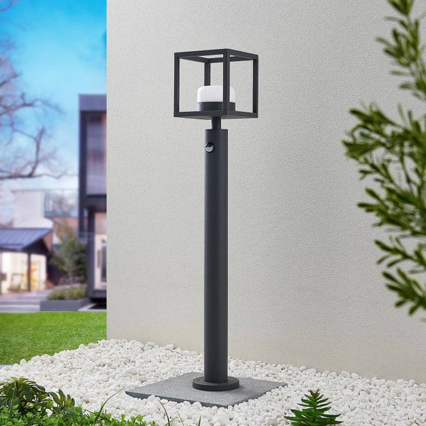 Lucande Außenleuchte Timio mit Bewegungsmelder (spritzwassergeschützt (Modern) in Alu aus Aluminium (1 flammig, GX53) - Wegeleuchte Pollerleuchte Wegelampe Sockelleuchte