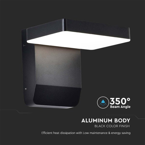 Schwarze Außenwandleuchte aus Aluminium mit einem Abstrahlwinkel von 350 Grad.