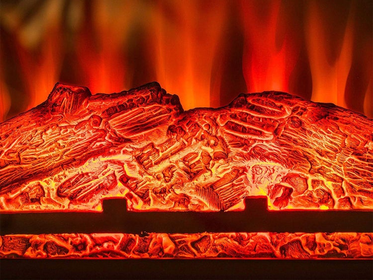 Nahaufnahme von simuliertem Holzfeuer im Kamin