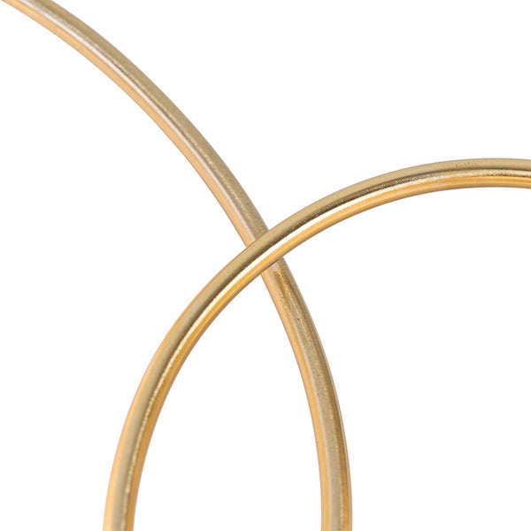 Kreuzende Metallringe für Beleuchtung