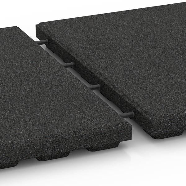 Zwei schwarze Gummigranulat-Fallschutzmatten mit Steckverbindern für Spielplatzböden.