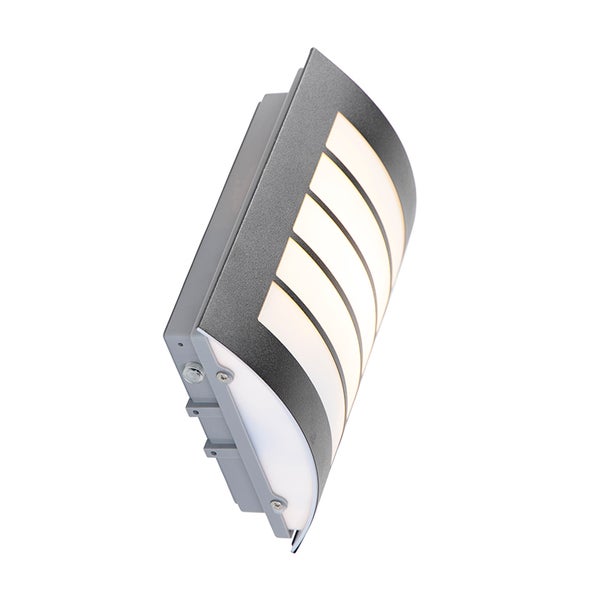 Moderne Außenwandleuchte in Anthrazit mit gewölbter Form und horizontalen Lichtstreifen.
