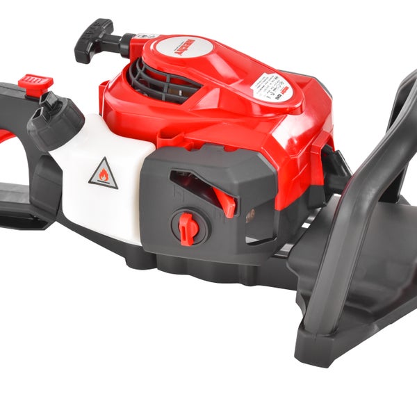 Detailansicht einer Heckenschere der Marke Hecht