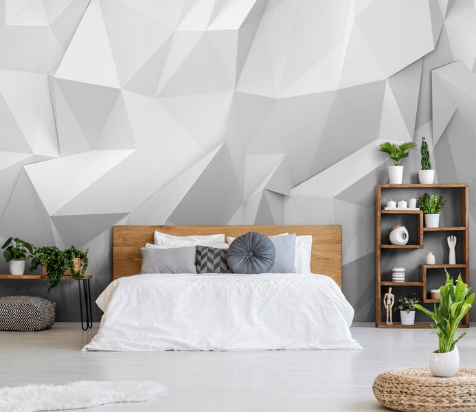 Modernes Schlafzimmer mit geometrischer Tapete, Bett, Nachttisch und Regal