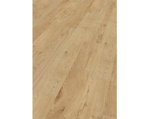 Laminatboden mit Holzmaserung in Eichen-Optik, breite Dielenstruktur.
