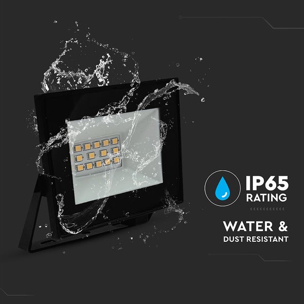 LED-Strahler mit Wasserspritzern und Kennzeichnung IP65 für Wasser- und Staubbeständigkeit