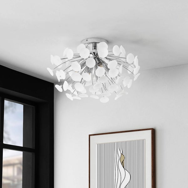 Deckenleuchte mit weißem Lampenschirm in Blütenform
