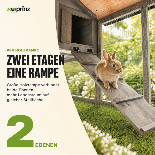 Zweistöckiger Kleintierstall aus Holz mit Drahtgeflecht und einer Rampe, die beide Ebenen verbindet, zooprinz Logo.