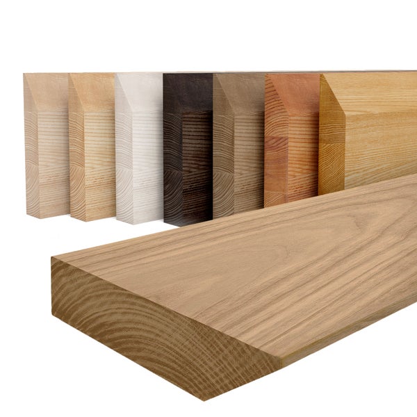 Fensterbänke aus Massivholz in verschiedenen Ausführungen mit sichtbarer Maserung.