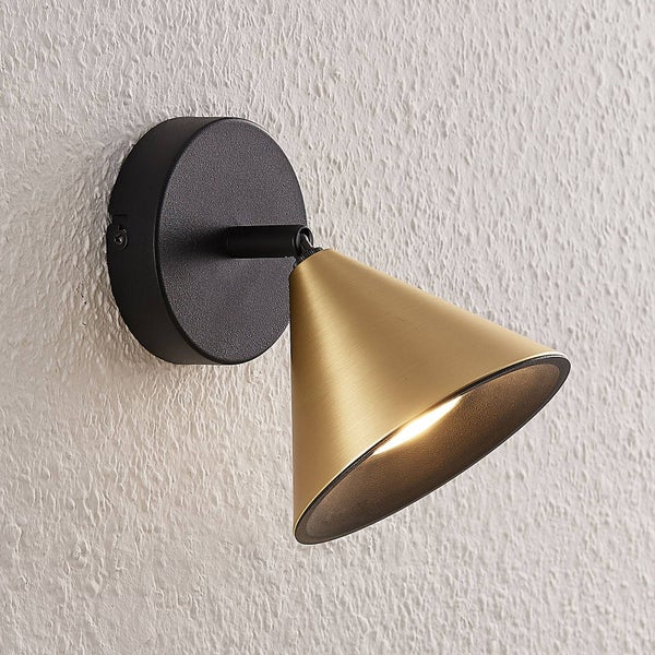 Wandleuchte mit konischem Lampenschirm