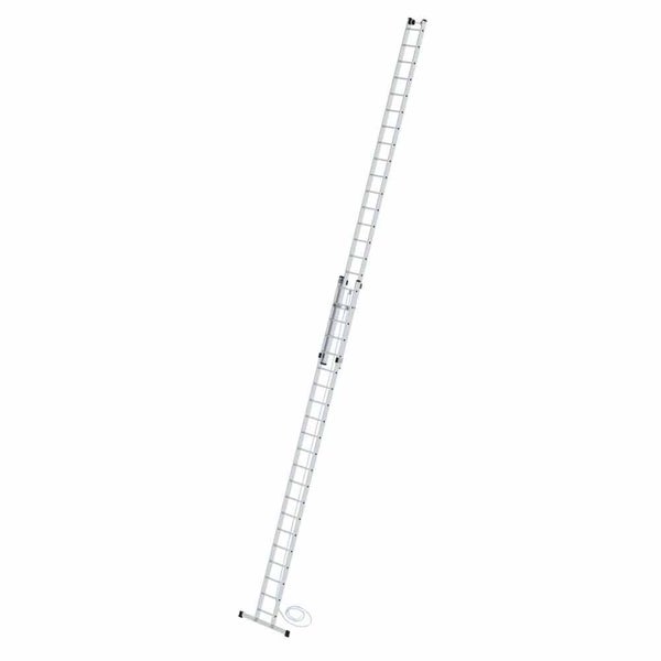 Ausgezogene Mehrzweckleiter aus Aluminium mit Sprossen.