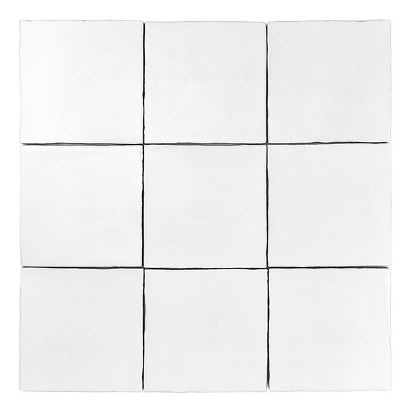 Quadratische Wandfliesen in einem Verband von neun Stueck mit glatter Oberflaeche