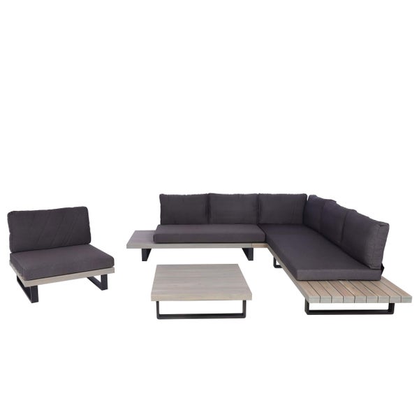 Garten-Lounge-Set aus Holz und Metall, bestehend aus Ecksofa, Sessel und Couchtisch mit dunkelgrauen Polsterauflagen.