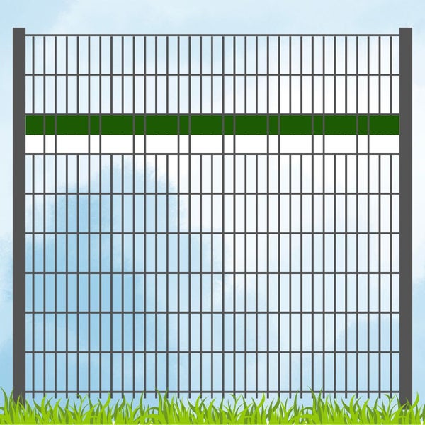 Doppelstabmattenzaun mit Pfosten und Gras im Vordergrund