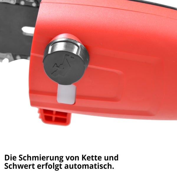 Detailaufnahme einer Kettensäge mit Öltankdeckel