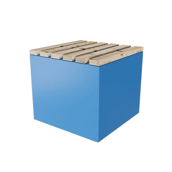 Blauer würfelförmiger Pflanzkasten mit einer Abdeckung aus hellen Holzlatten.