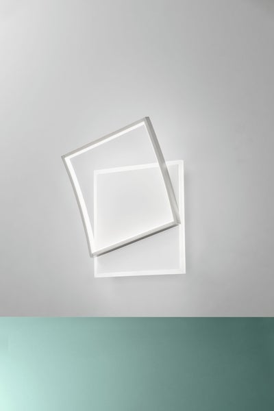 LED-Deckenleuchte in modernem Design mit zwei überlappenden quadratischen Rahmen.