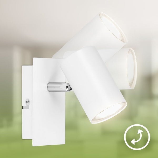 Weiße Wandleuchte mit drei Spots