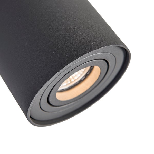 Nahaufnahme einer schwarzen Deckenleuchte