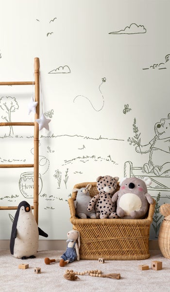 Helles Kinderzimmer mit Winnie Puuh Wandbild, Leiter, Korb und Spielzeugen