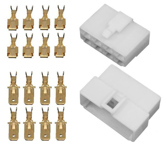 Set mit 16 elektrischen Steckkontakten und zwei Kunststoffgehäusen für Kabelverbindungen.