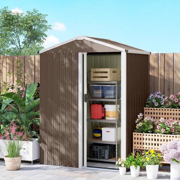 Vier graue stapelbare Gartenstühle mit Metallgestell, Armlehnen und Mesh-Sitzfläche sowie Rückenlehne.