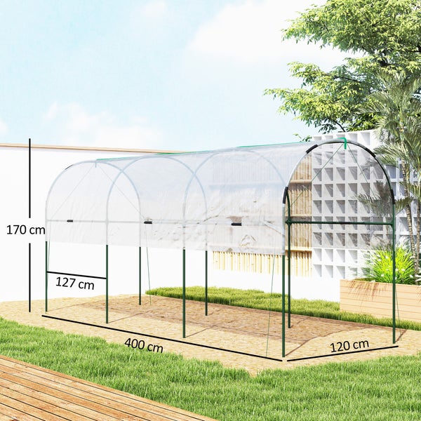 Folientunnel im Garten mit massiven Stahlreifen von 20 Millimeter Durchmesser und schützendem Polyethylen-Überzug über Salatpflanzen.