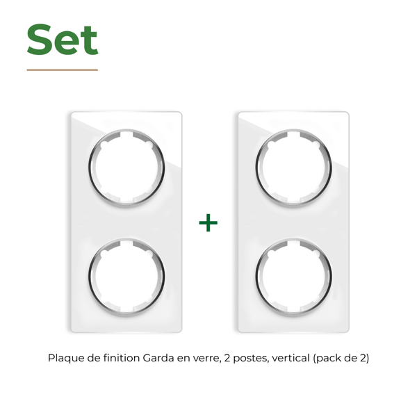 Set aus zwei vertikalen Garda Abdeckrahmen für zwei Steckdosen oder Schalter aus Glas.