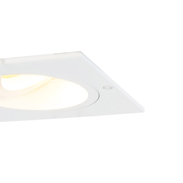 Flacher, quadratischer LED-Einbaustrahler mit rundem Leuchtmittel und warmweißem Licht.
