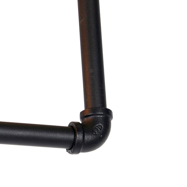 Detailansicht eines Möbelstücks aus Rohren mit einem Winkelstück