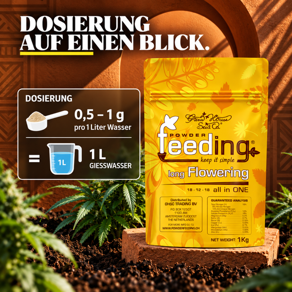 Green House Seed Co. Powder Feeding Long Flowering Duenger Packung mit Dosierungshinweisen fuer 0,5 bis 1 Gramm pro 1 Liter Wasser.