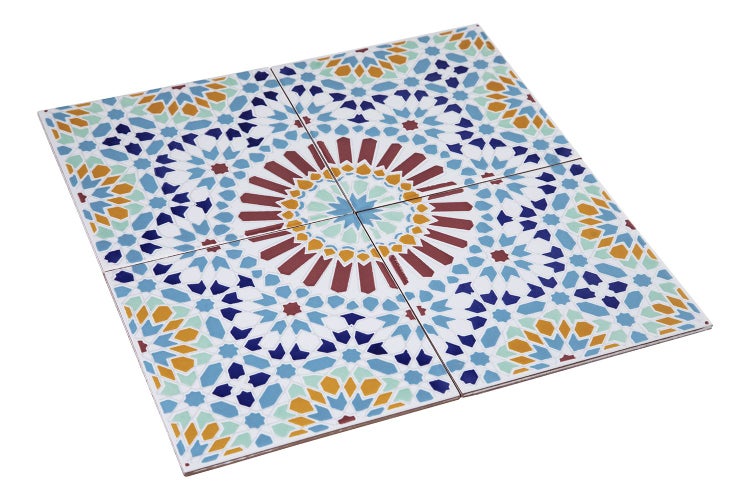 Vier Fliesen mit geometrischem Muster