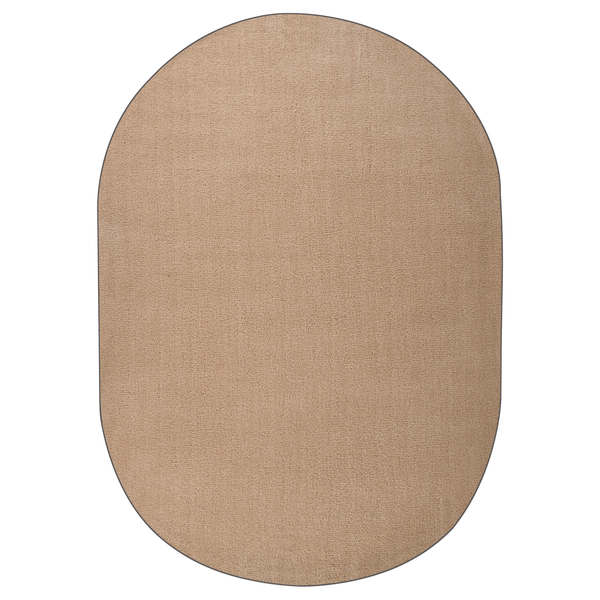 Ovaler Teppich in Beige mit kurzer Faserstruktur.