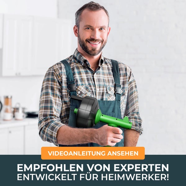 Handwerker hält eine grüne Rohrreinigungsspirale. Text: Videoanleitung ansehen, Empfohlen von Experten, Entwickelt für Heimwerker.