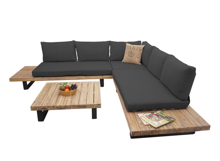 L-förmige Garten-Lounge aus Holz mit dunkelgrauen Kissen und rechteckigem Couchtisch mit schwarzen Metallbeinen.