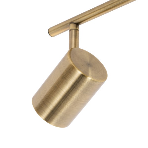 Deckenleuchte mit einem Lampenschirm aus Metall