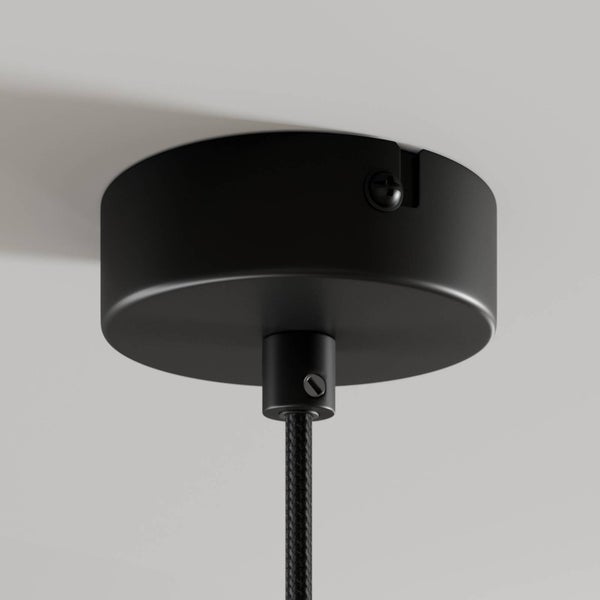 Schwarzer runder Deckenbaldachin aus Metall mit Textilkabel und Zugentlastung.